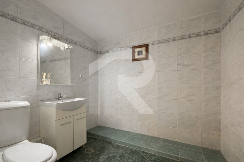 Splaiul Unirii, stradal, langa Camera de Comert 3 camere decomandat, 80 mp,