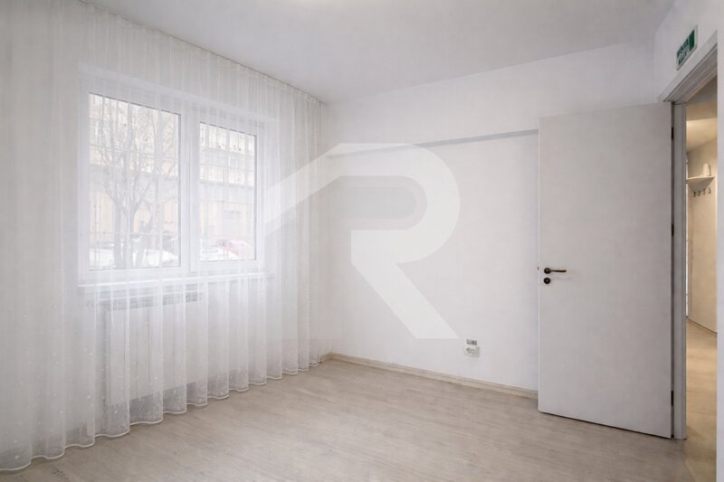 Splaiul Unirii, stradal, langa Camera de Comert 3 camere decomandat, 80 mp,